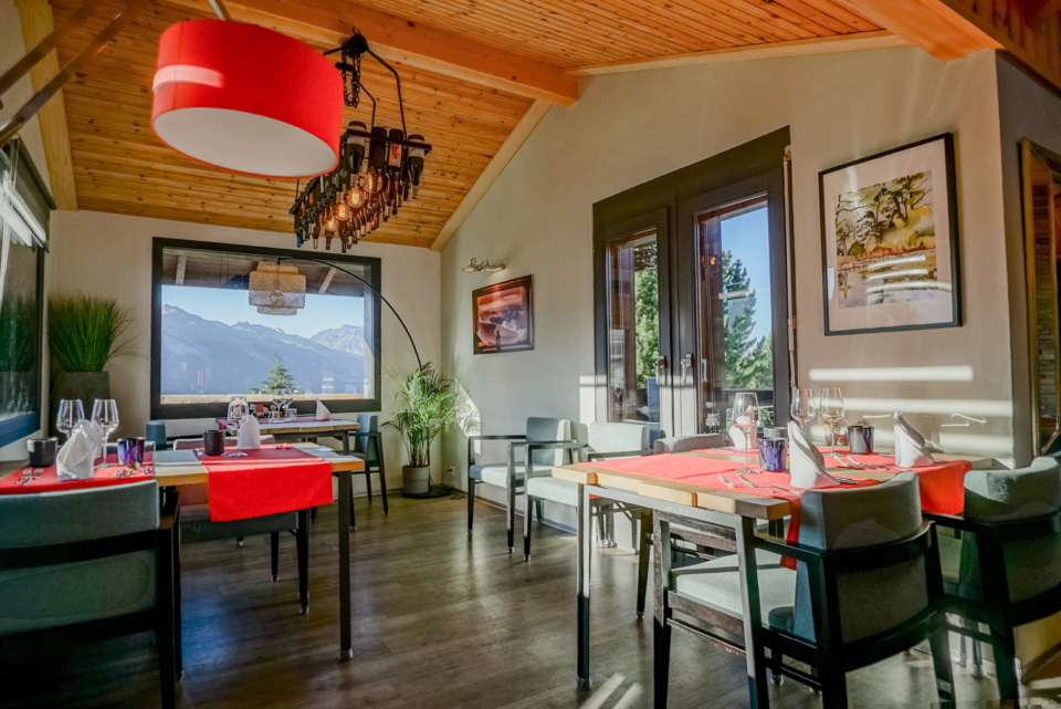 Salle à manger du restaurant Le Vieux Chalet à Nendaz